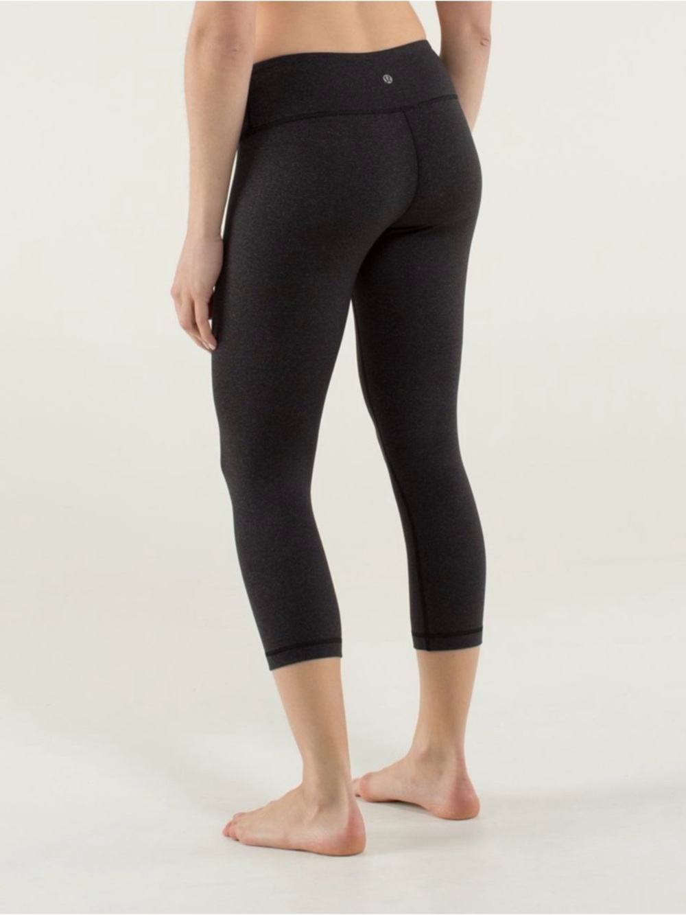 Lulu lemon cropped winder under crop leggings charcoal Waist 13” Inseam 13”A0119